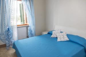 En eller flere senge i et værelse på La Casetta + 8 billeder