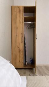 a wooden door in a bedroom next to a bed at 1-ком Костанай Плаза in Kostanay