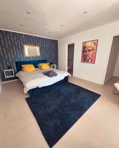 a bedroom with a large bed with a black rug at A Eze , Bas de villa piscine près de Monaco in Èze