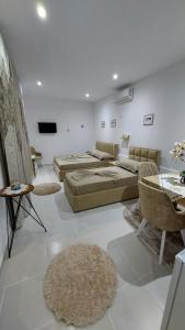 TV a/nebo společenská místnost v ubytování R&R GESTHOUSE