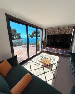 Photo de la galerie de l'établissement Èze - Appartement dans bas de villa avec piscine près de Monaco, à Èze