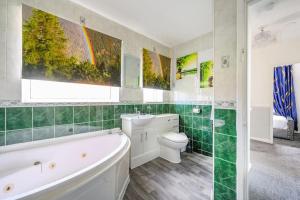 a bathroom with a tub and a sink and a toilet at *328OL* For your relaxed & Cosy stay + Parking in Leeds