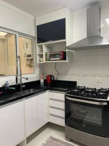 Kjøkken eller kjøkkenkrok på Sobrado Charmoso e Aconchegante / Santa Felicidade PR