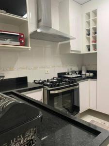 Kjøkken eller kjøkkenkrok på Sobrado Charmoso e Aconchegante / Santa Felicidade PR