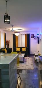 een woonkamer met een bank en een tafel bij Tawali apartments in Mombasa