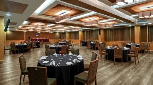 The Fern Residency Somnath餐厅或其他用餐的地方