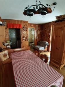 TV a/nebo společenská místnost v ubytování Monolocale situato in zona tranquilla