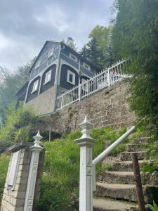 Budova, v ktorej sa vila nachádza