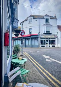 a street with a green table on the side of a building at Ebenezer's Place in Broadstairs