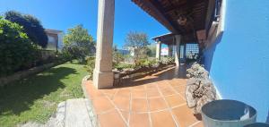 A garden outside Apartamento Casa A Braña