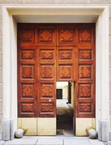 a large wooden door in a building at Ai Tetti Carignano in Turin