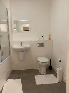 Vonios kambarys apgyvendinimo įstaigoje Home Stay