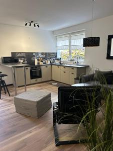 a room with a kitchen and a living room at Ferienwohnung Ambiente 2 in Naumburg
