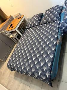 a blue couch sitting on the floor in a room at Logement de charme et confort in Sceaux