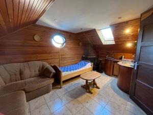 a small room with a couch and a table at Łęgowska Dolina in Olecko