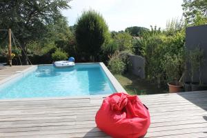 Der Swimmingpool an oder in der Nähe von La Rochelle Charmante maison avec Piscine