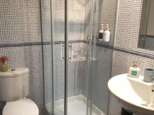 Koupelna v ubytování EL HOGAR DE LA CASTAÑERA
