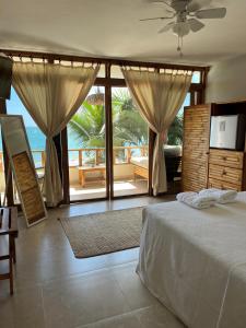 a bedroom with a bed and a view of the ocean at Los Corales in Máncora