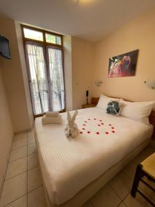 Postel nebo postele na pokoji v ubytování Hôtel Elaïa