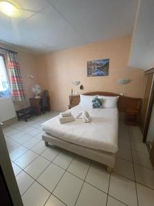 Postel nebo postele na pokoji v ubytování Hôtel Elaïa