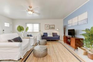 a living room with a white couch and a tv at Perla D'Italia -1BR- FREE Driveway Parking -1 Car in San Diego