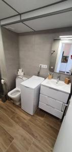 Ένα μπάνιο στο Superbe appartement avec vue mer, piscine et parking privé gratuit +30 φωτογραφίες