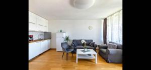 a living room with a couch and a table and a kitchen at Stunning 1-Bed Apartment in Neuss in Neuss