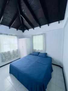 Een bed of bedden in een kamer bij Morelove Hideaway in Grande Riviere