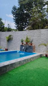 Bazén v ubytování Alojamiento Los Jardines nebo v jeho okolí
