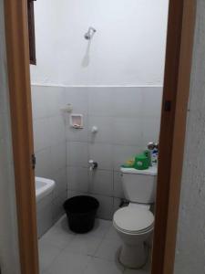 Ένα μπάνιο στο Vin's Place 1-Bedroom near Davao Sports Complex-Malls