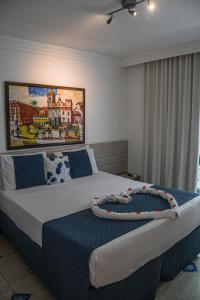 1 dormitorio con 1 cama grande en una habitación en Pousada Bahia Inn, en Morro de São Paulo