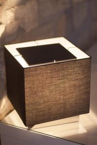a wooden box sitting on top of a table at B&B Largo Alighieri in Schiavi di Abruzzo