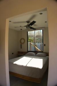 Ένα ή περισσότερα κρεβάτια σε δωμάτιο στο Jacaranda