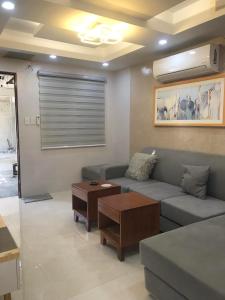 Χώρος καθιστικού στο House of two levels in Cavite, Lancaster New City GL1