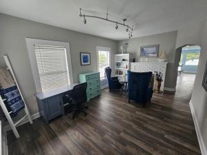 Телевизор и/или развлекательный центр в Lakeside Lofts at Lake Martha