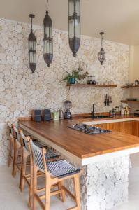 Kuchyň nebo kuchyňský kout v ubytování The Castle Villas - Naga