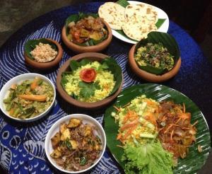 una mesa cubierta con platos de diferentes tipos de alimentos en Monkey manor villa, Strathisla Tea Estate Bungalow en Matale