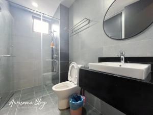 Un baño de Sunway Velocity Two By Awesomestay
