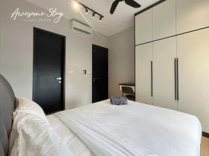 Cama o camas de una habitación en Sunway Velocity Two By Awesomestay