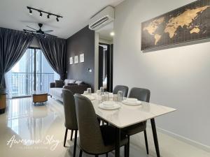 Zona de estar de Sunway Velocity Two By Awesomestay