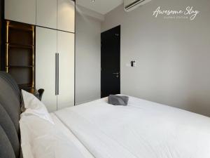 Cama o camas de una habitación en Sunway Velocity Two By Awesomestay