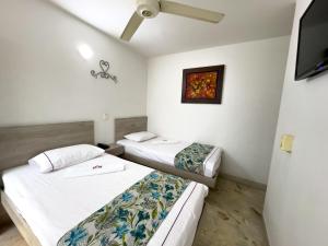 Postel nebo postele na pokoji v ubytování Hotel Macedonia Plaza Medellin