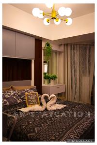 Легло или легла в стая в Azure North at J&M Staycation City lights and Mt Arayat view