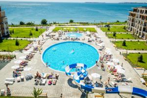 Bazén v ubytovaní Premier Fort Sands Resort - Full Board alebo v jeho blízkosti