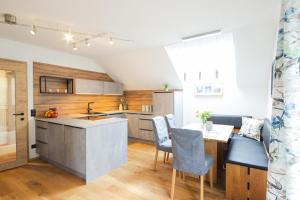 Kuchyň nebo kuchyňský kout v ubytování Appartement Riedingtal