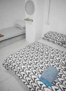 Una cama con una almohada azul en una habitación en Marina's Redang Boat, en Redang Island