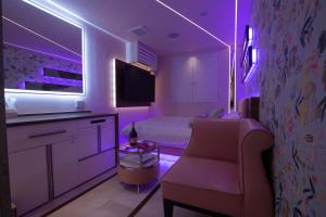 TV a/nebo společenská místnost v ubytování Hotel Blanche 大人専用 Adult only hotel