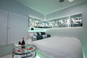 a bedroom with a white bed and a glass table at Hotel Blanche 大人専用 in Tokyo