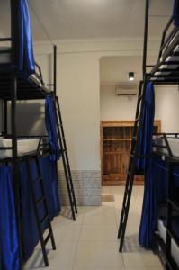 Palanda nebo palandy na pokoji v ubytování The Hostel Canggu + 20 fotografií