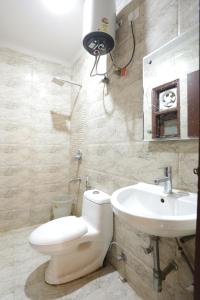 a bathroom with a toilet and a sink at HOTEL NEW PUNJAB LUXURY in New Delhi